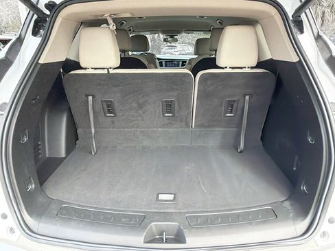 Used 2020 Buick Enclave Essence image 11