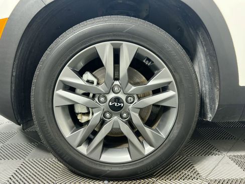 Certified 2022 Kia Seltos LX image 13