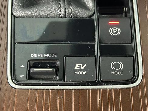 Used 2024 Toyota Sienna LE w/ LE Plus Package AWD/4WD image 20