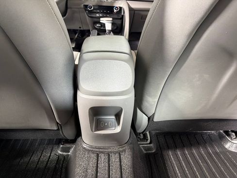 Used 2024 Hyundai Elantra SEL FWD image 20