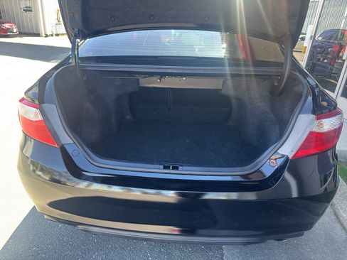 Used 2017 Toyota Camry XSE w/ Moonroof Package FWD image 13