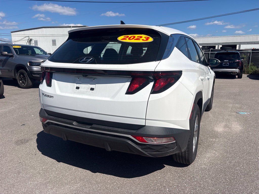 Used 2023 Hyundai Tucson SE FWD image 3