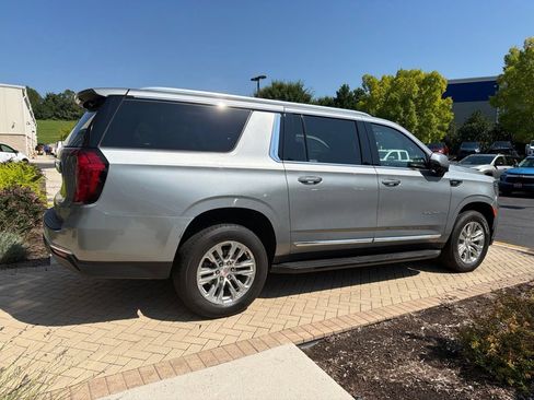Used 2023 GMC Yukon XL SLT w/ SLT Luxury Package AWD/4WD image 3