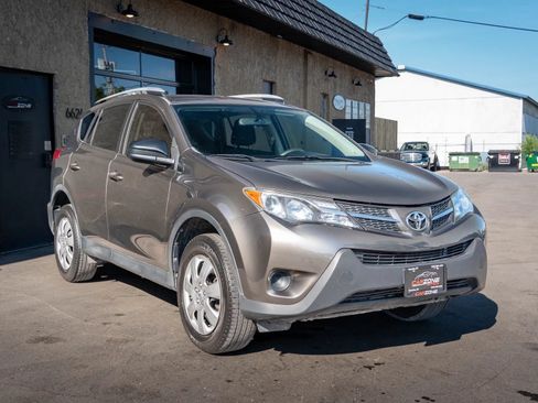 Used 2014 Toyota RAV4 LE FWD image 4