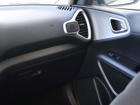 Used 2025 Kia Soul LX image 17