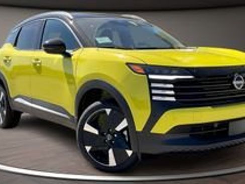 Certified 2025 Nissan Kicks SR w/ Interior Electronics Package image 2