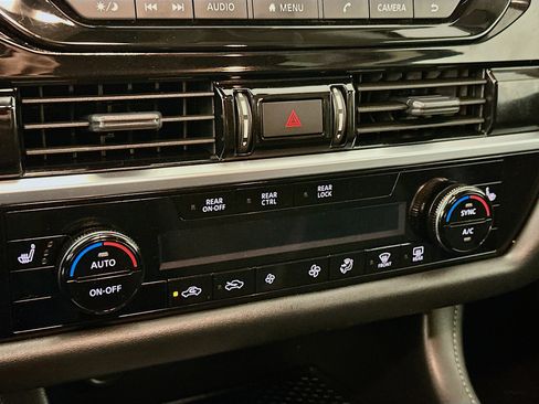 Used 2025 Nissan Pathfinder SV image 23