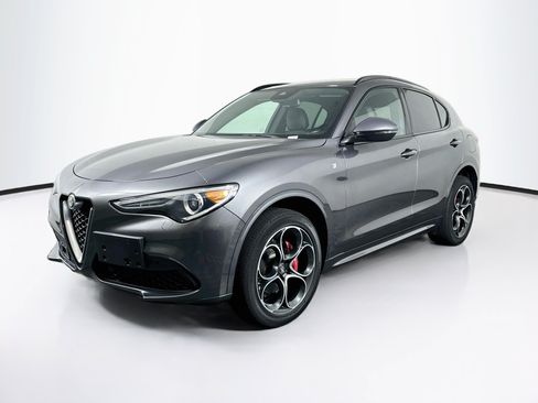 Used 2023 Alfa Romeo Stelvio Ti AWD/4WD image 3