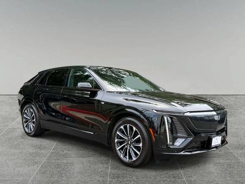 Used 2024 Cadillac Lyriq Sport RWD image 9