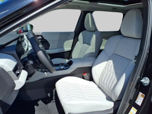 New 2025 Mitsubishi Outlander SEL image 13