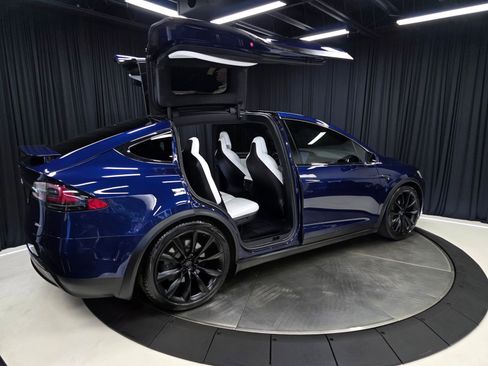 Used 2018 Tesla Model X 100D image 22