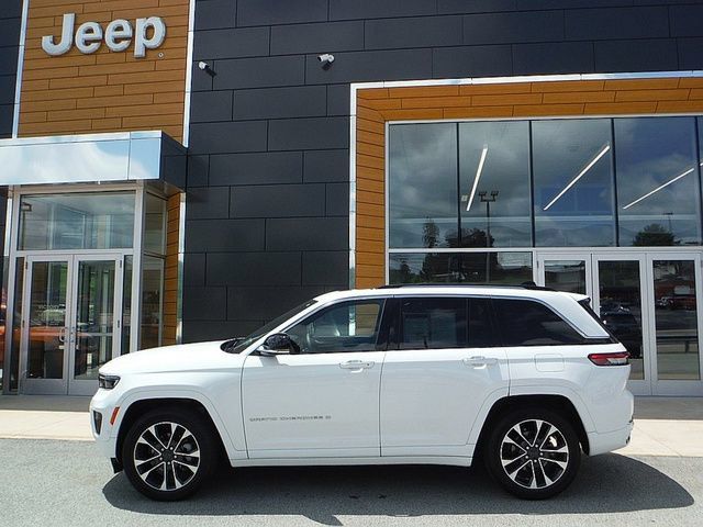 Certified 2023 Jeep Grand Cherokee Overland w/ Luxury Tech Group IV AWD/4WD image 2