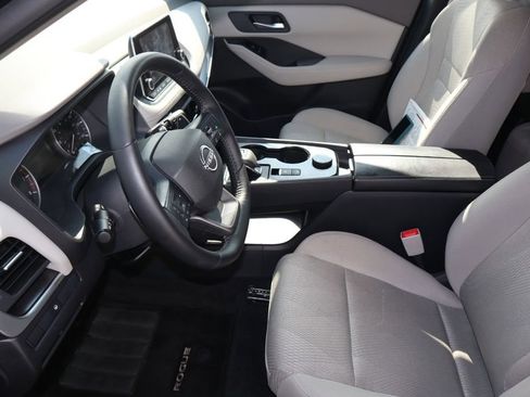 Certified 2025 Nissan Rogue SV AWD/4WD image 17