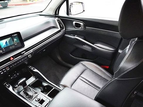 Used 2024 Kia Sorento S image 21