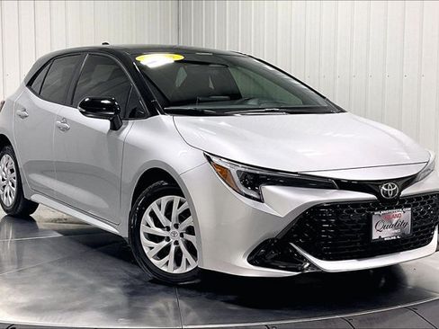 Used 2025 Toyota Corolla SE FWD image 3