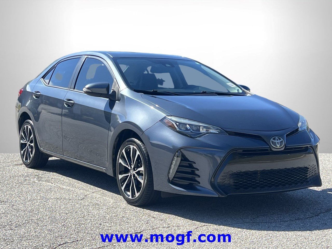 Used 2018 Toyota Corolla SE w/ SE Premium Package FWD image 4