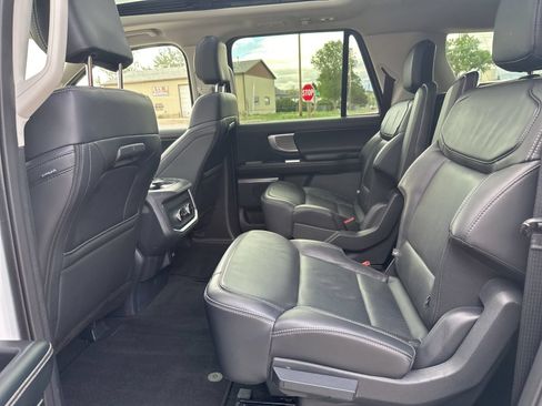 Used 2025 Ford Expedition Max Platinum AWD/4WD image 24