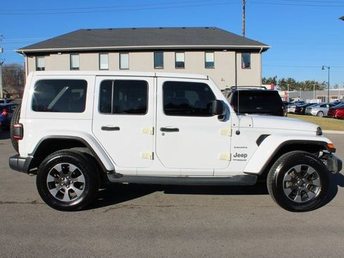 Used 2018 Jeep Wrangler Unlimited Sahara image 6