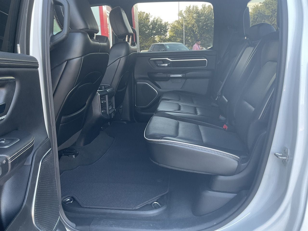Used 2024 RAM 1500 Laramie AWD/4WD image 10