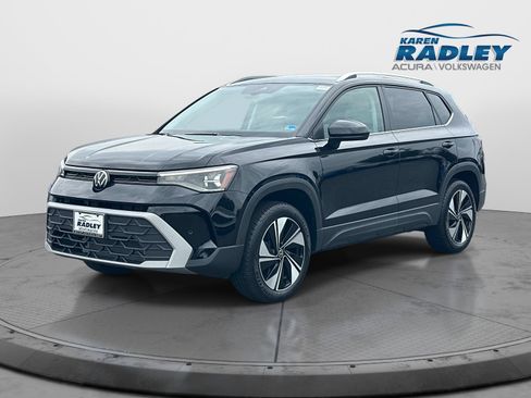 Used 2025 Volkswagen Taos SE AWD/4WD image 5