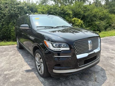 Used 2023 Lincoln Navigator L Reserve AWD/4WD image 3
