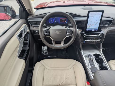 Used 2022 Ford Explorer Platinum w/ Equipment Group 601A RWD image 32