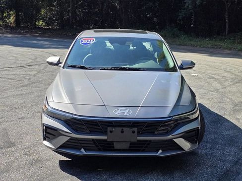 Used 2025 Hyundai Elantra SEL FWD image 2