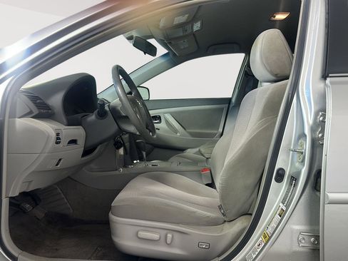 Used 2010 Toyota Camry SE image 5