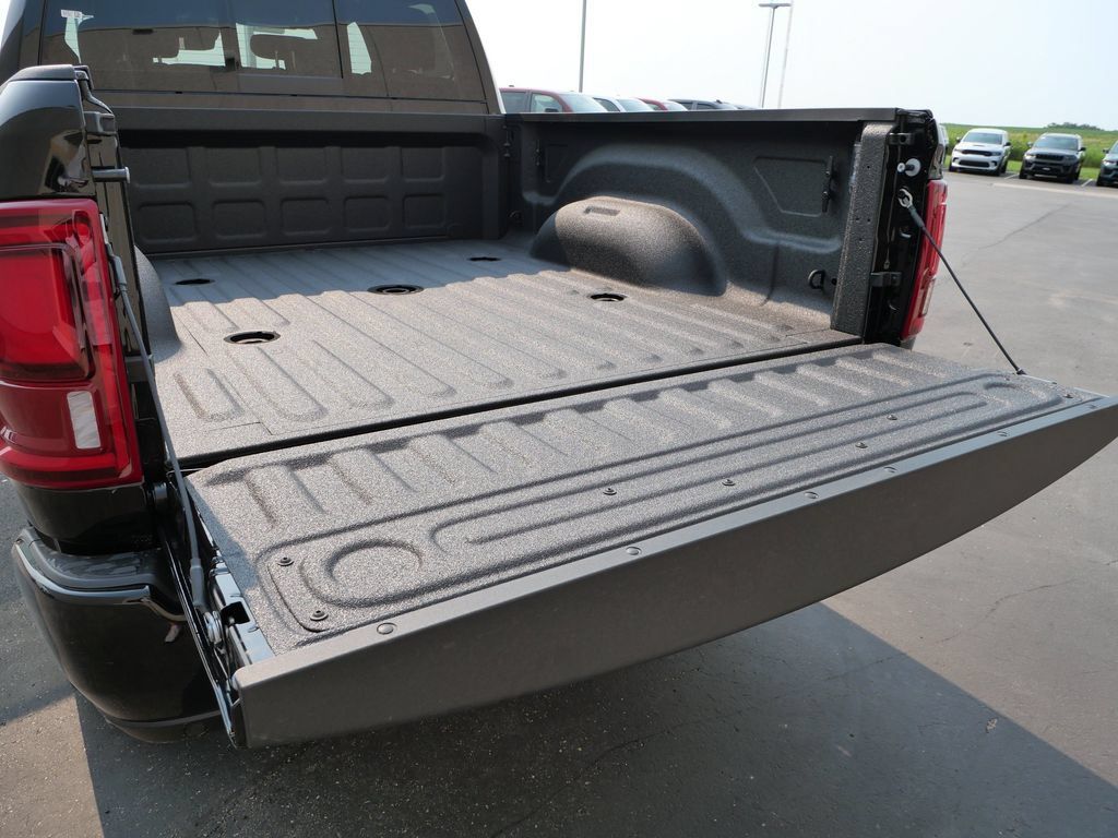 New 2026 RAM 3500 Big Horn AWD/4WD image 7