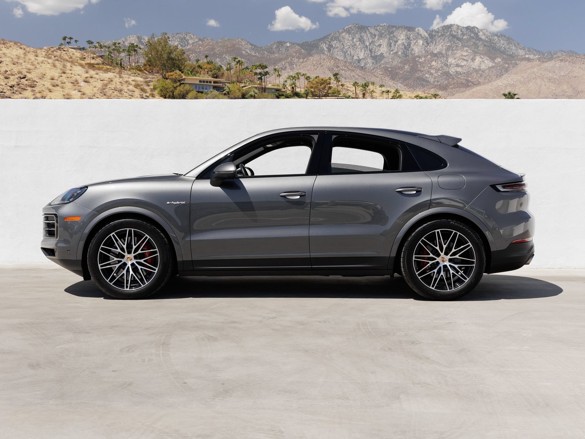 Certified 2025 Porsche Cayenne S AWD/4WD image 2