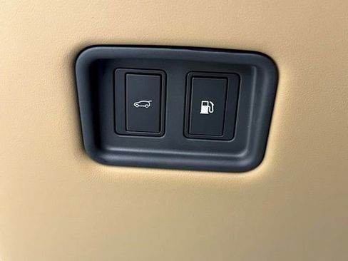 Certified 2025 Land Rover Range Rover SE AWD/4WD image 38