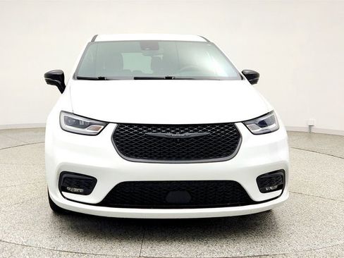 Used 2024 Chrysler Pacifica Limited FWD image 2