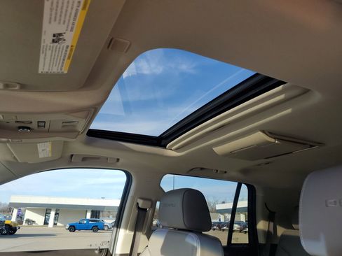 Used 2018 GMC Yukon Denali w/ Denali Ultimate Package image 27