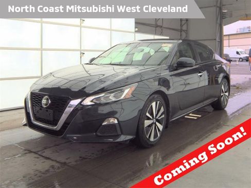 Used 2022 Nissan Altima 2.5 SV w/ SV Premium Package image 1