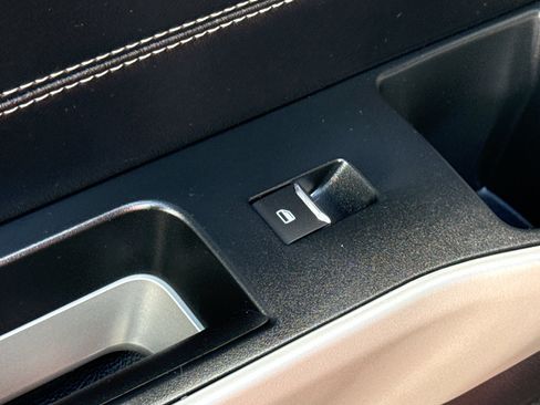 Used 2021 Ford Explorer XLT w/ Equipment Group 202A image 31