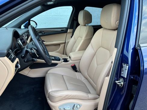 Certified 2026 Porsche Macan AWD/4WD image 5