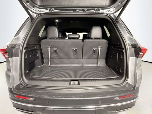 Used 2025 Buick Enclave Preferred image 27