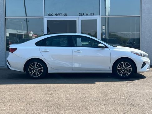 Used 2023 Kia Forte LXS w/ LXS Technology Package image 2