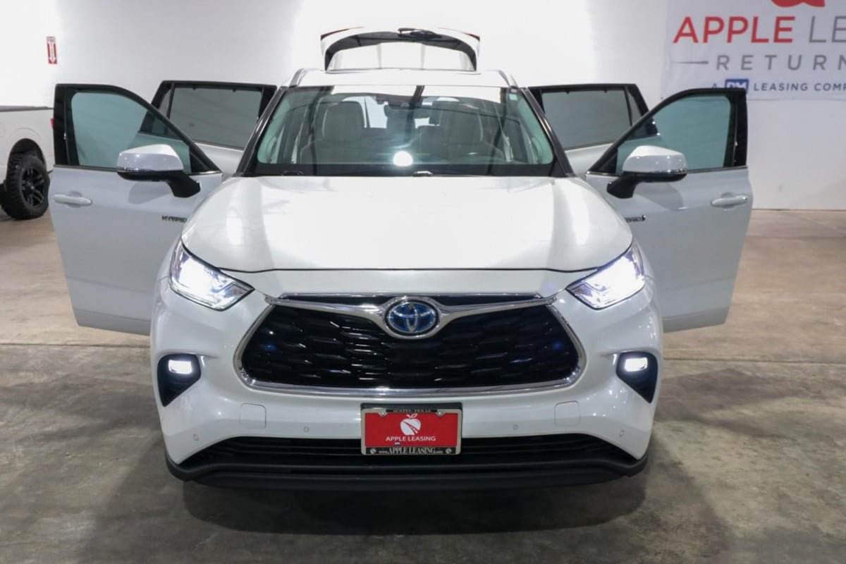 Used 2021 Toyota Highlander Limited FWD image 26