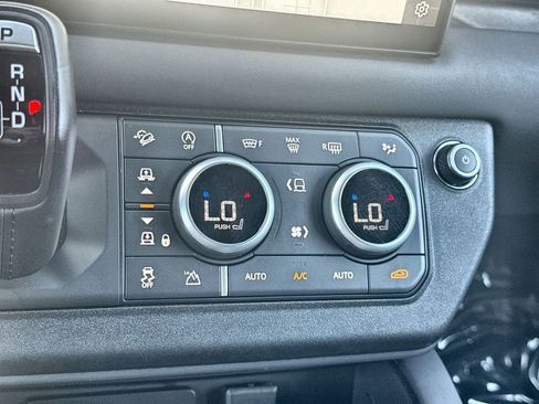 Used 2024 Land Rover Defender 130 X-Dynamic SE image 27