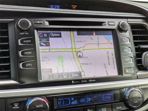 Used 2019 Toyota Highlander XLE image 17