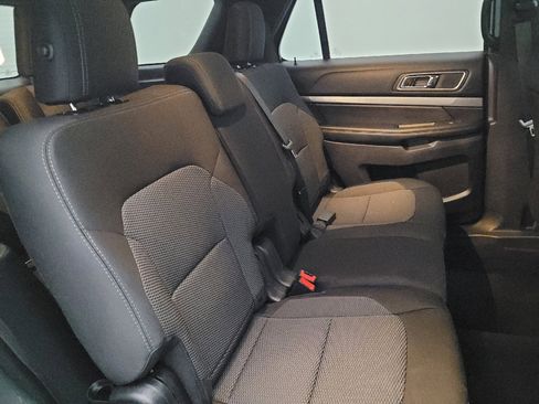 Used 2018 Ford Explorer XLT image 19