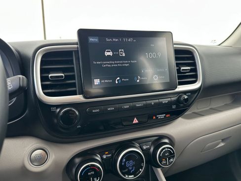 Used 2025 Hyundai Venue SEL image 17