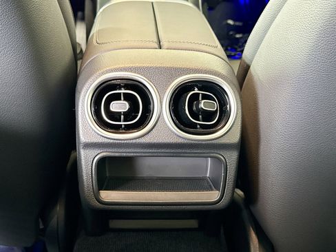 Used 2025 Mercedes-Benz C 300 4MATIC Sedan image 24