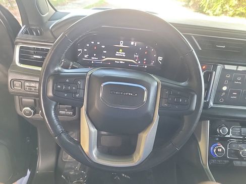 Used 2022 GMC Yukon Denali w/ Denali Premium Package RWD image 25