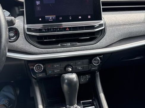 Used 2022 Jeep Compass Latitude image 10