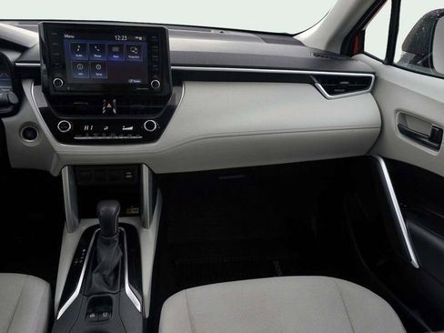 Used 2022 Toyota Corolla Cross LE image 19
