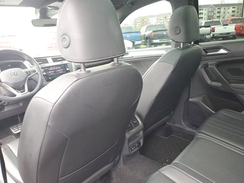 Used 2024 Volkswagen Tiguan SE R-Line image 31