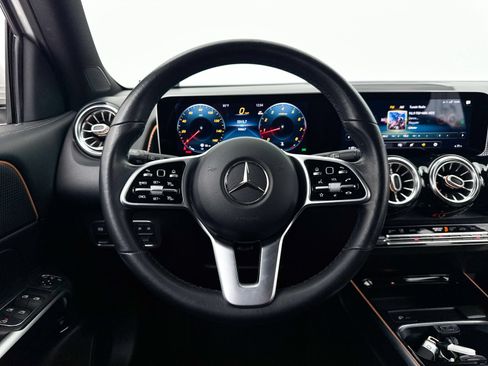 Used 2021 Mercedes-Benz GLB 250 image 3