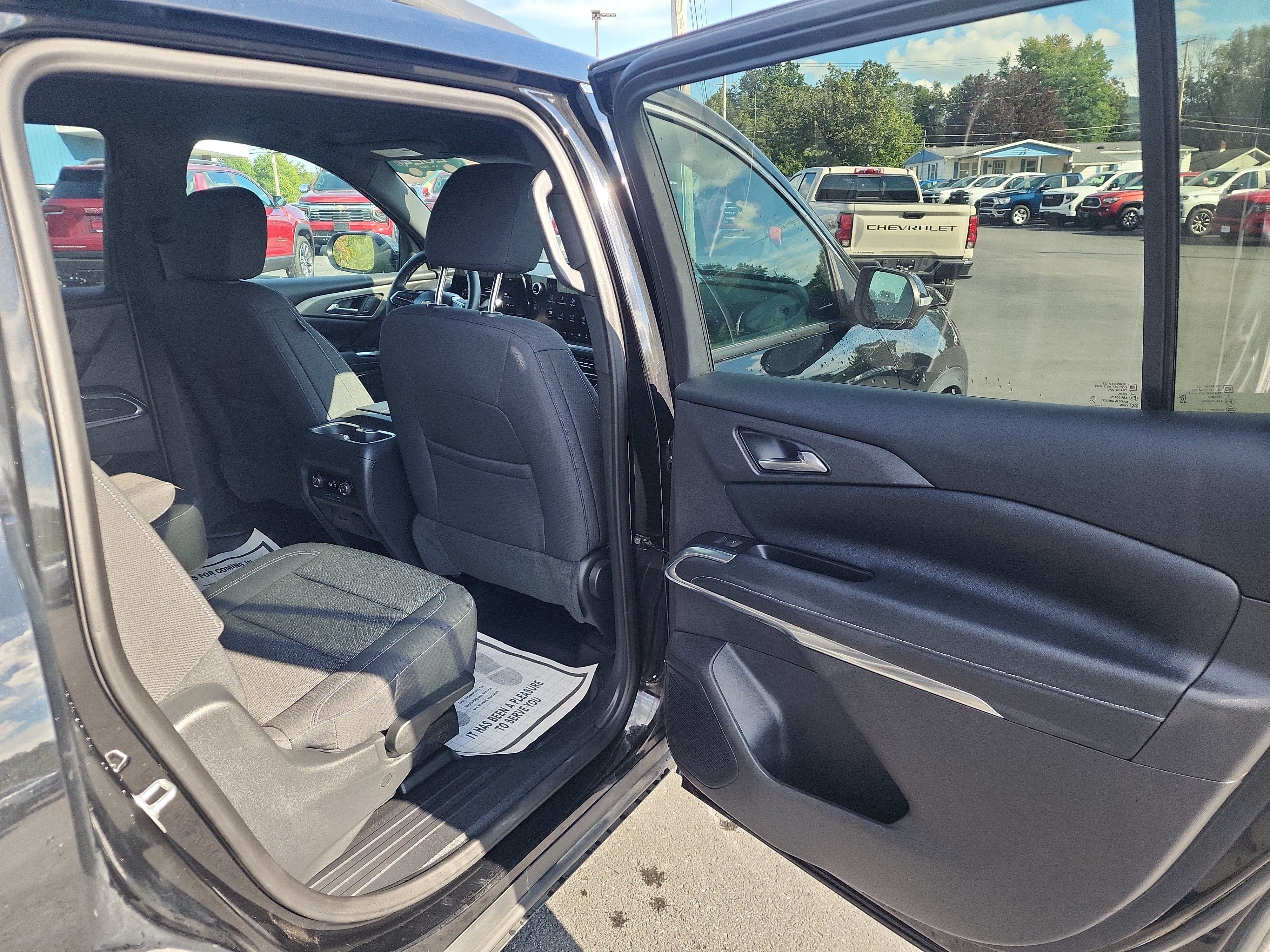 Certified 2024 Chevrolet Traverse LT w/ Trailering Package AWD/4WD image 31